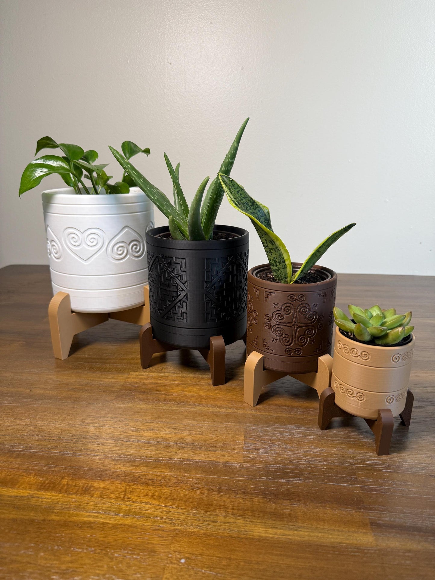 Indoor Planter w/ Stand & Removable Drip Tray - Heart