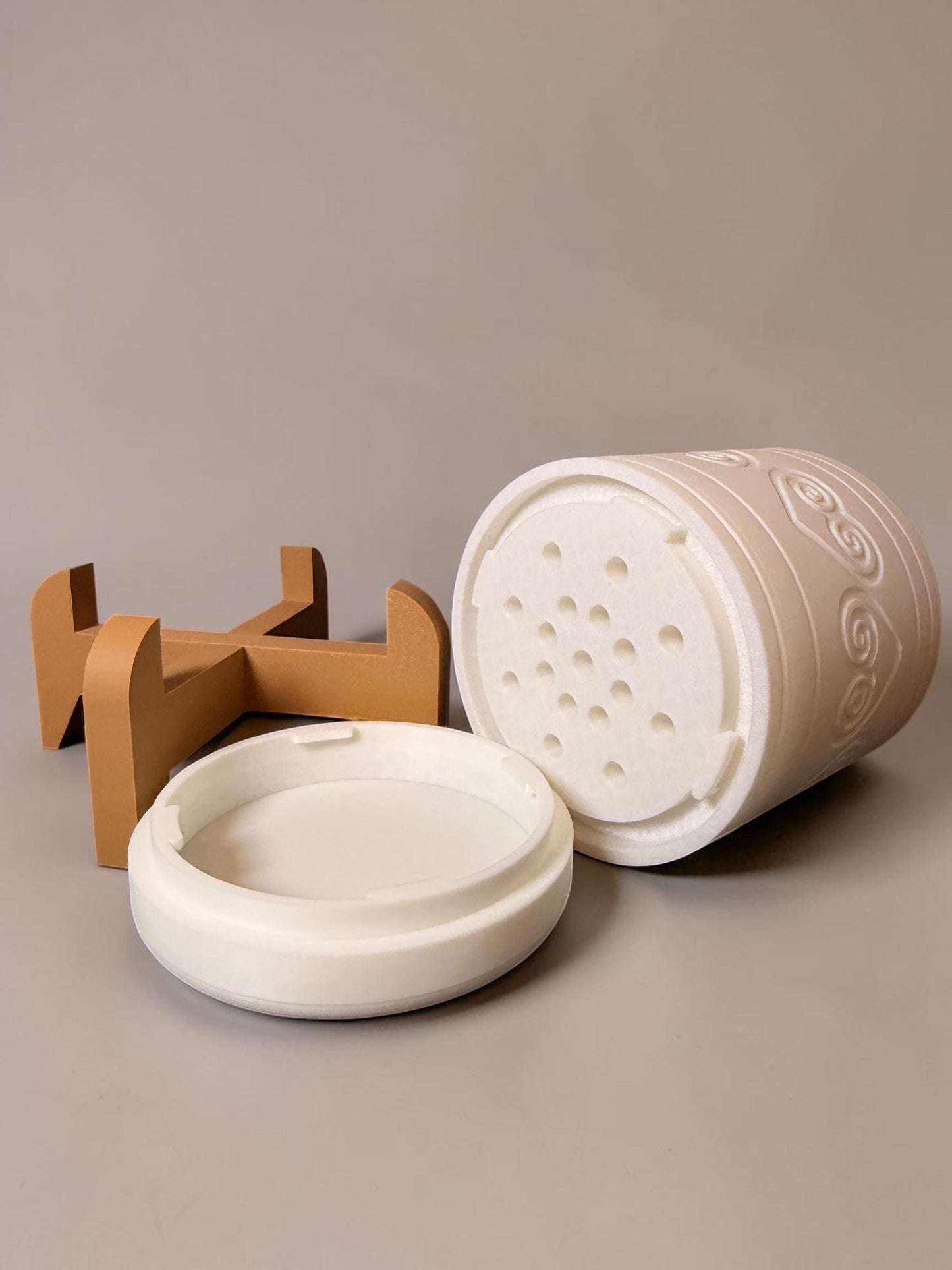 3D Printed Circle Planter w/ Stand & Removable Drip Tray - Heart
