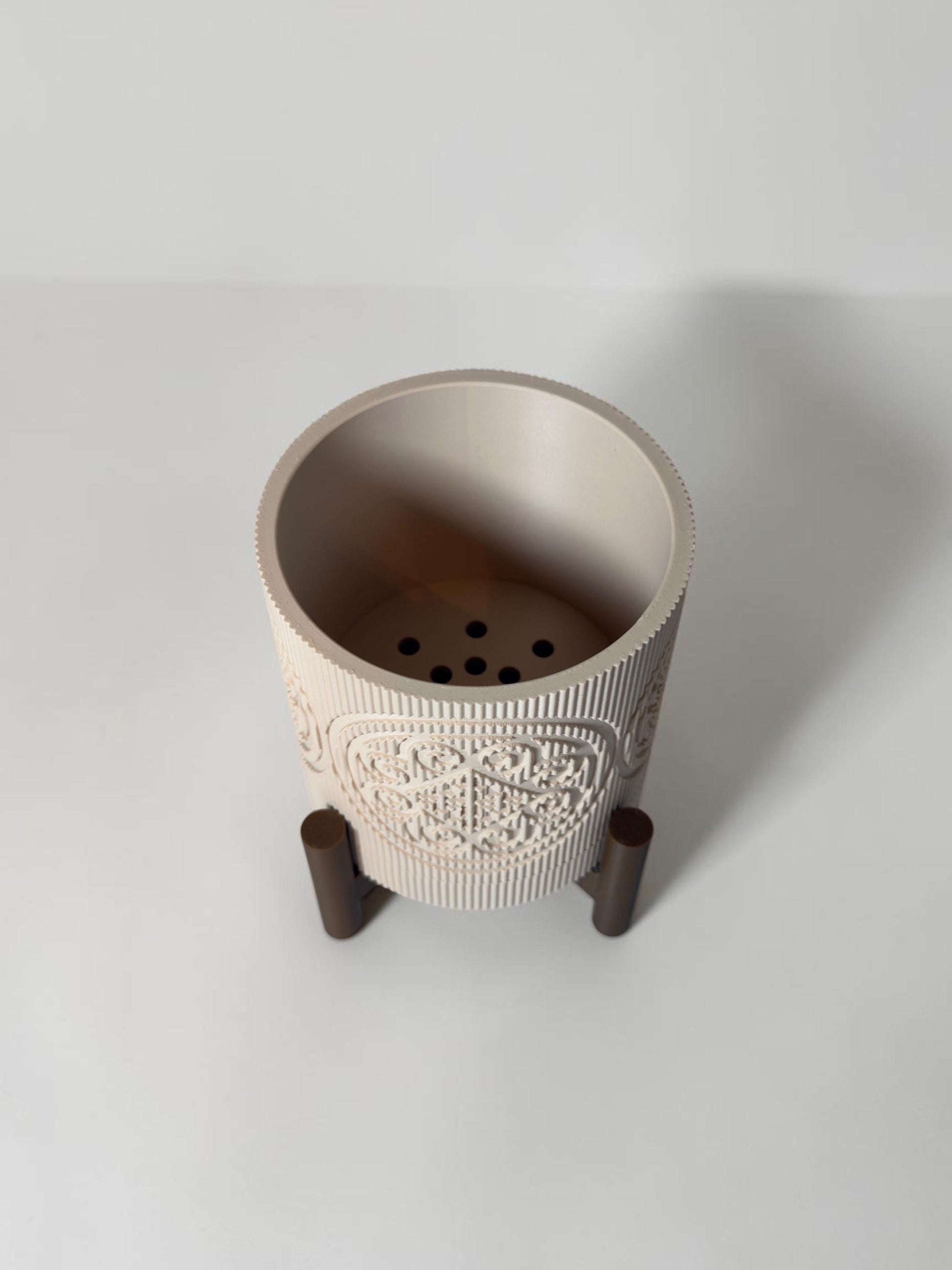 3D Printed Textured Planter w/ Stand & Removable Drip Tray - Elephant Foot in Circle