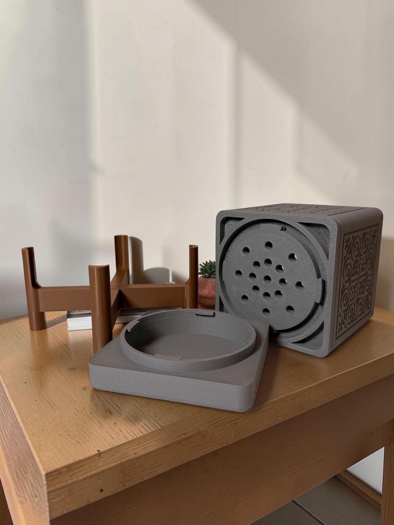 3D Printed Square Planter w/ Stand & Removable Drip Tray - Snail in Elephant Foot