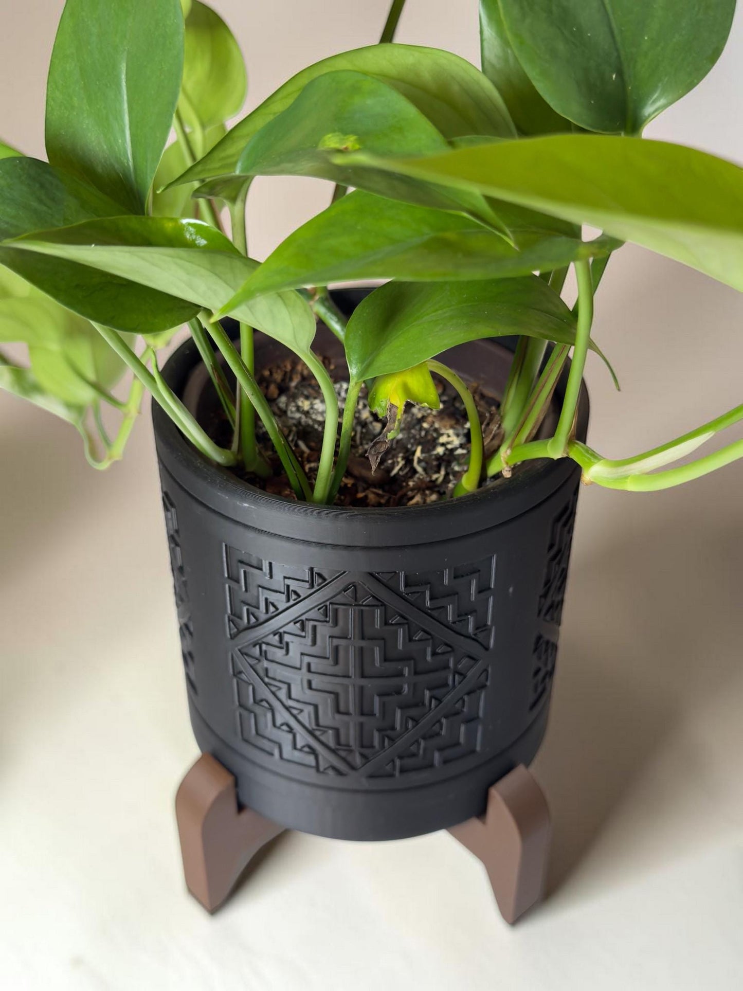 3D Printed Circle Planter w/ Stand & Removable Drip Tray - House
