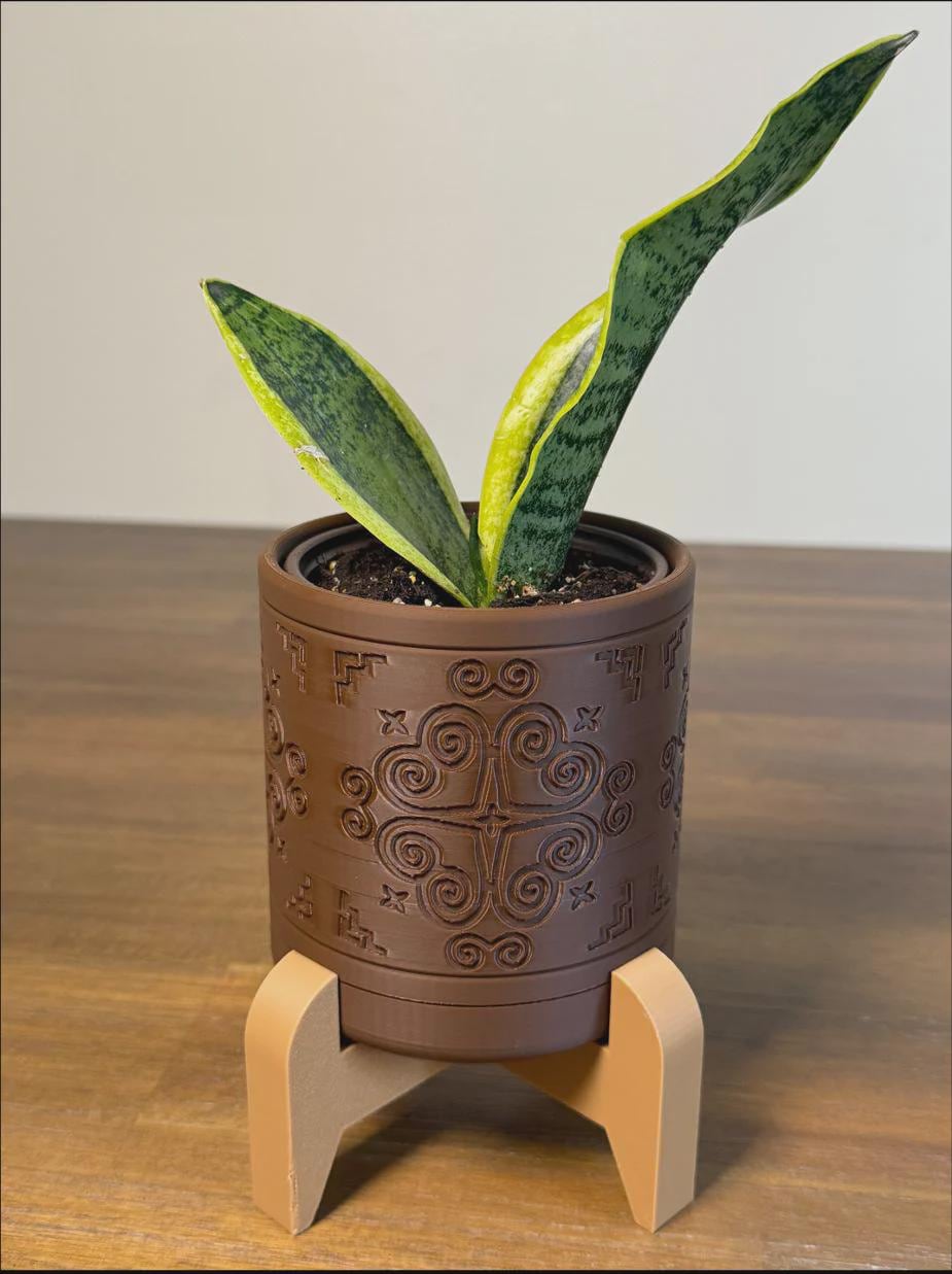 3D Printed Circle Planter w/ Stand & Removable Drip Tray - Heart w/ Snail